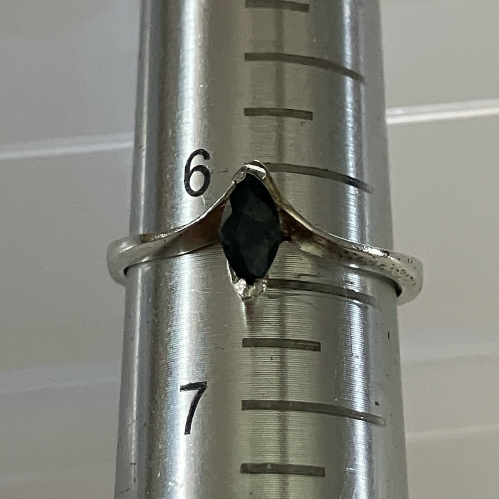 Elegant HB 800 Silver Ring with Sapphire Stone